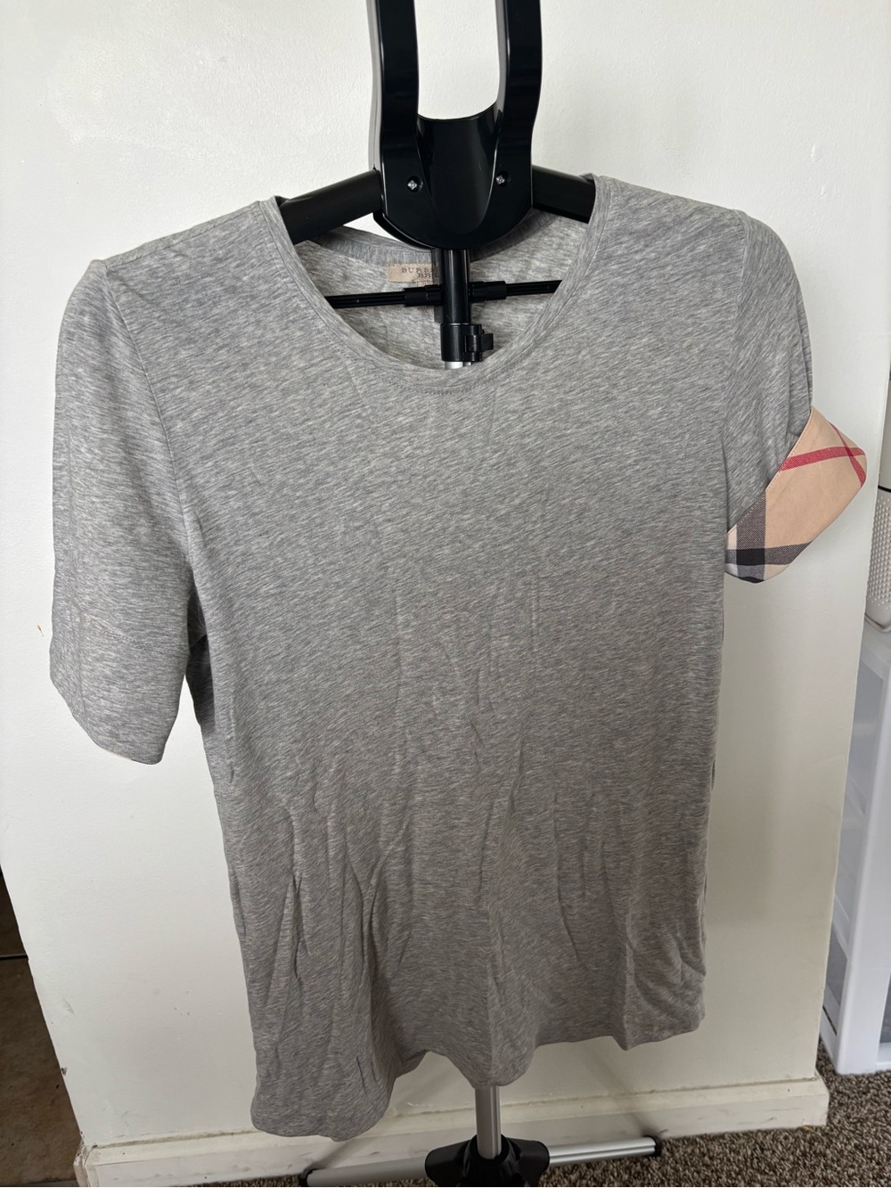 Burberry Gray Short-Sleeve Tee with Signature Plaid Cuff - Picture 5 of 7